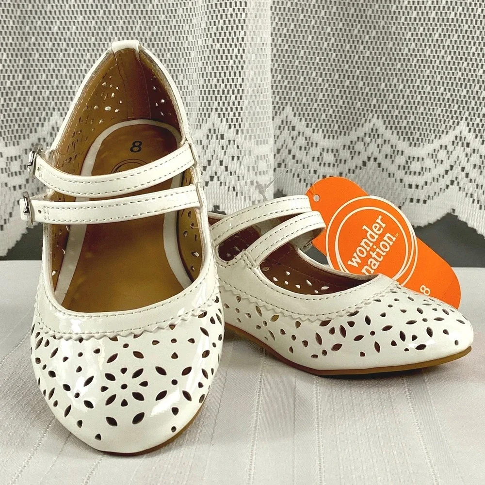 NWT Size 8 Wonder Nation Girls White Eyelet Dress Shoes Low Heel Mary Jane